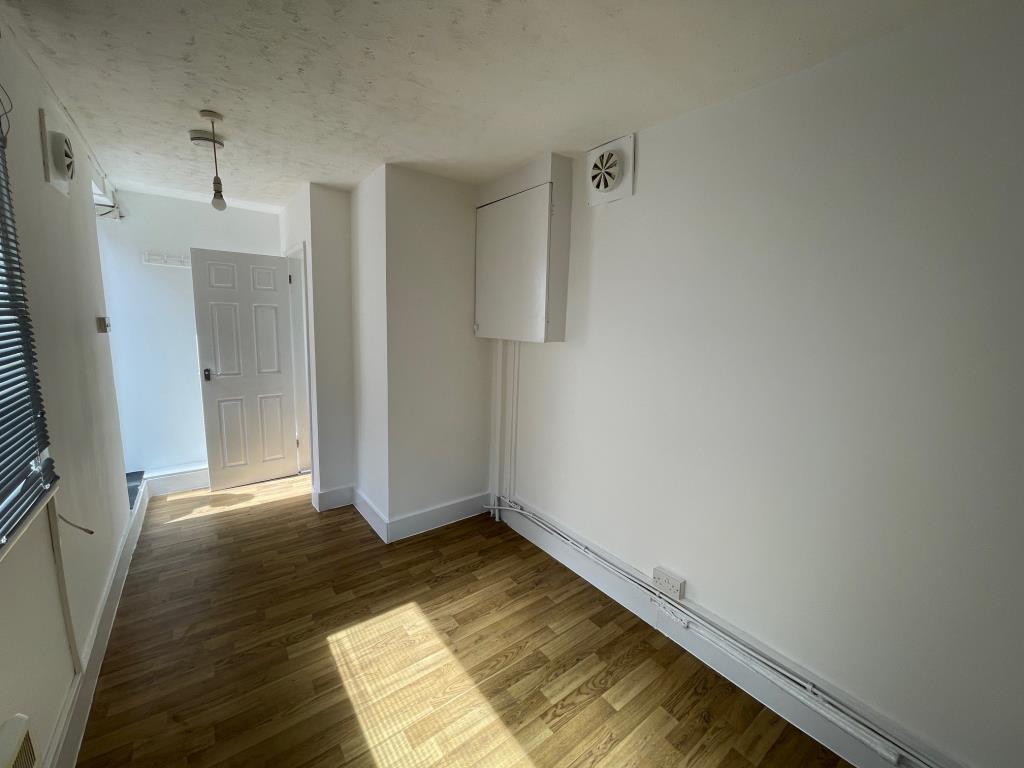 Lot: 154 - VACANT STUDIO FLAT IN NORTH LONDON - Living area looking back toward entrance door and shower room
